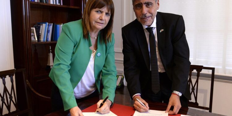 La Provincia firmó un convenio de cooperación con el Ministerio de Seguridad de la Nación