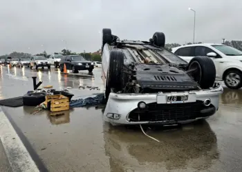 Impactante choque y vuelco en Circunvalación