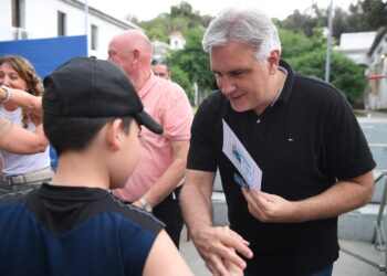 Unquillo: Llaryora entregó viviendas y ratificó su decisión de no parar la obra pública en Córdoba