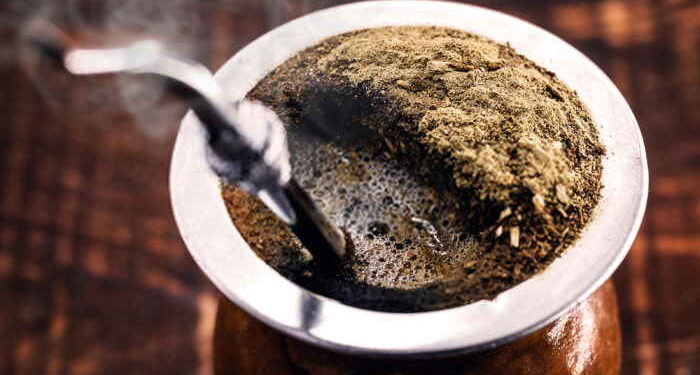 ANMAT PROHIBIÓ UNA YERBA HECHA EN CÓRDOBA Y LA CONSIDERO UN «PRODUCTO ILEGAL»