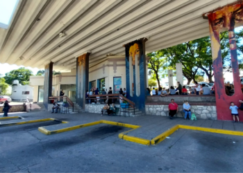 FAMILIA DENUNCIA BRUTAL ATAQUE A JOVEN EN LA TERMINAL DE ÓMNIBUS DE UNQUILLO