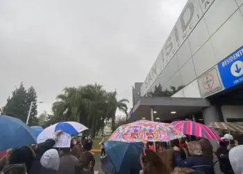 MALTRATO ANIMAL: PROTESTARON FRENTE AL BARRIO PRIVADO SAN ISIDRO EN REPUDIO AL FALSO VETERINARIO