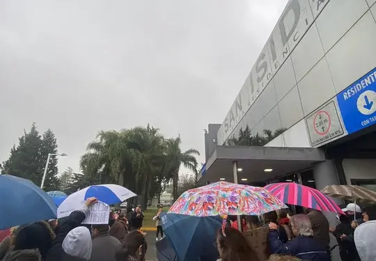 MALTRATO ANIMAL: PROTESTARON FRENTE AL BARRIO PRIVADO SAN ISIDRO EN REPUDIO AL FALSO VETERINARIO