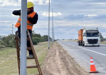 AUTOVÍA JUÁREZ CELMAN: AVANZA LA ILUMINACIÓN CON TECNOLOGÍA LED