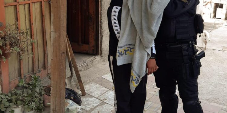 LA CALERA: EXTRANJERA UTILIZABA A SU HIJO MENOR PARA COMERCIALIZAR DROGAS