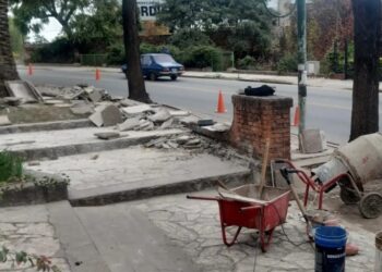 REPARACIÓN DE VEREDAS EN UNQUILLO: TRABAJOS FRENTE A LA CASA DE LA CULTURA