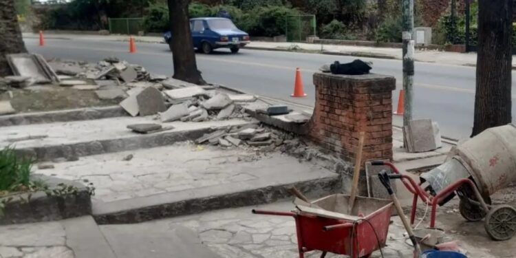REPARACIÓN DE VEREDAS EN UNQUILLO: TRABAJOS FRENTE A LA CASA DE LA CULTURA