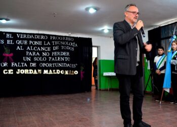 INAUGURACIÓN DE LA SALA DE INFORMÁTICA EN LA ESCUELA JORDÁN MALDONADO DE SALSIPUEDES