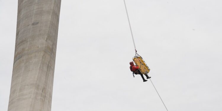 BOMBEROS CORDOBESES SE PREPARAN UNA COMPETENCIA INTERNACIONAL DE RESCATE EN ALTURA