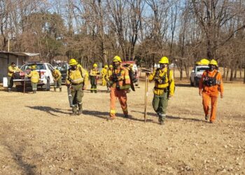 LA CALERA: BOMBEROS INICIAN EL SEGUNDO DÍA DE COMBATE DEL FUEGO