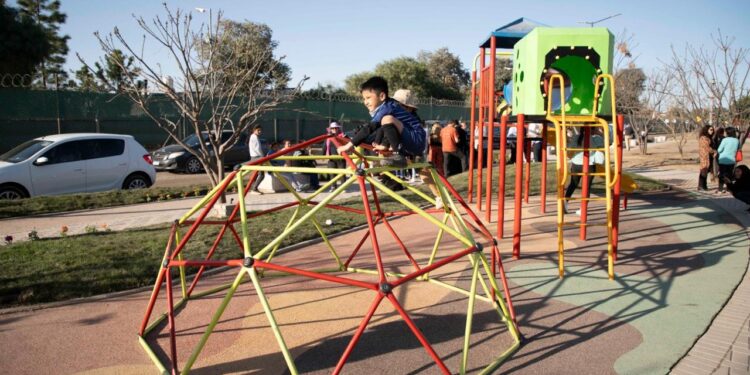 INAUGURAN UNA PLAZA QUE INTEGRA CÓRDOBA CON VILLA ALLENDE