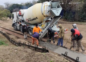 AGUA DE ORO MEJORA SU INFRAESTRUCTURA VIAL CON CORDÓN CUNETA Y ADOQUINADO
