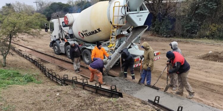 AGUA DE ORO MEJORA SU INFRAESTRUCTURA VIAL CON CORDÓN CUNETA Y ADOQUINADO