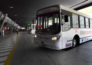 Sierras Chicas: Ya empezaron a operar nuevas empresas de transporte interurbano