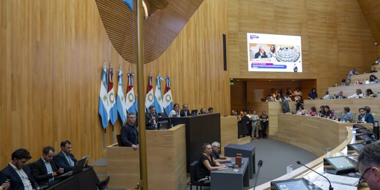 LA LEGISLATURA APROBÓ NUEVAS NORMATIVAS SOBRE NIÑEZ Y ADOLESCENCIA