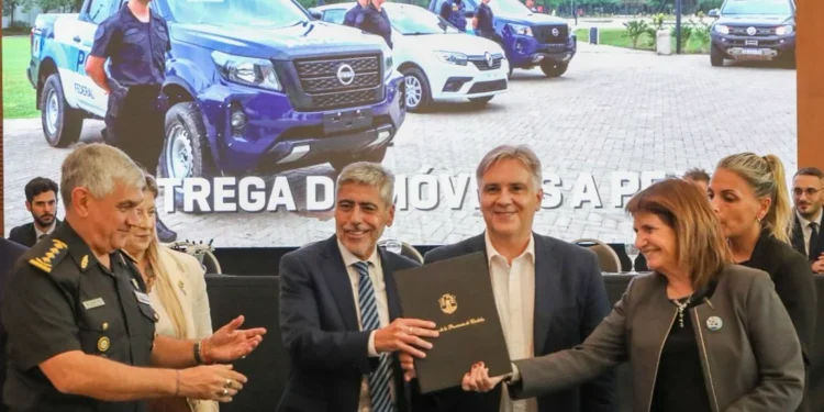 Patricia Bullrich presentó en Córdoba la Ley Anti Barras y el curso contra el narcotráfico