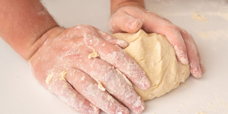 Roscas de Pascuas solidarias: un taller gratuito para ayudar a adultos mayores