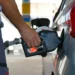 YPF anunció que baja un 4% el precio de los combustibles a partir del 1º de mayo