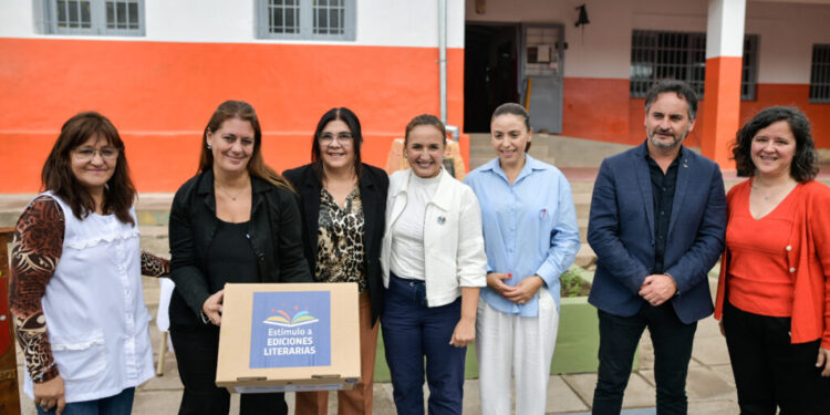 Agua de Oro: La Provincia inauguró mejoras edilicias en la escuela 9 de Julio e Ipem 367