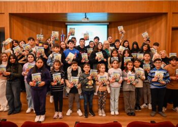 Legislatura: presentaron un libro de cuentos que contiene ilustraciones de niños y niñas cordobeses