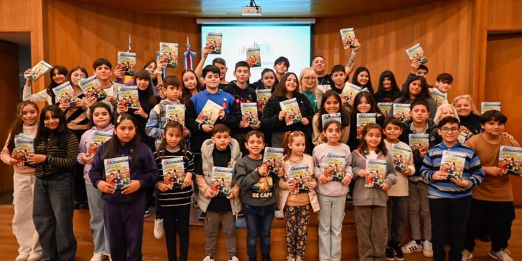 Legislatura: presentaron un libro de cuentos que contiene ilustraciones de niños y niñas cordobeses