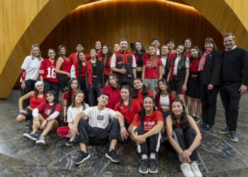 Rumbo al mundial, los grupos de hip-hop Maxtreme y Prototype pasaron por la Legislatura