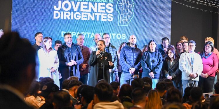 La vicegobernadora participó del Encuentro Regional de Jóvenes Dirigentes en La Calera