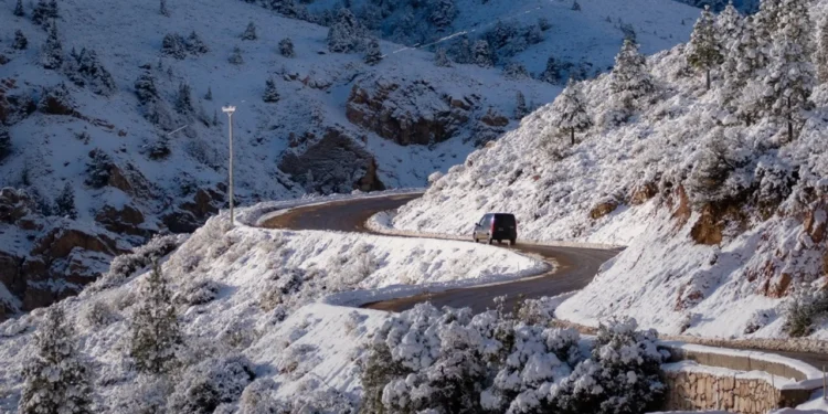 Hielo y nieve mantiene cerrado el camino a las Altas Cumbres