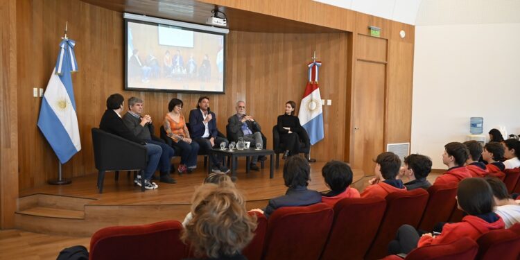 Estudiantes secundarios debatieron en la Legislatura sobre el uso de la IA