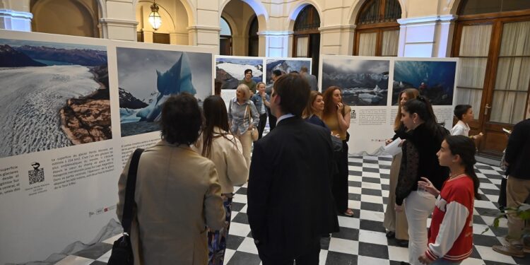 Legislatura Histórica: se habilitó una muestra de fotos sobre glaciares andinos