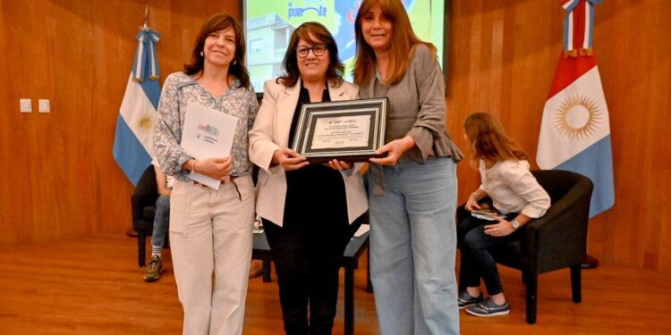 Reconocimiento legislativo a la creatividad y al trabajo por la inclusión