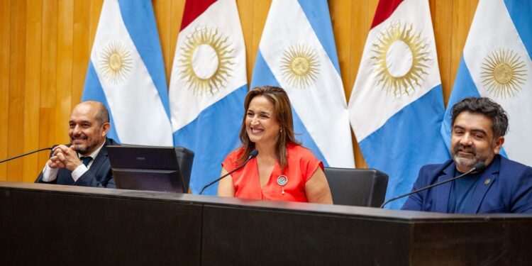 Prunotto a universitarios: “La política realmente cambia la vida de la gente”