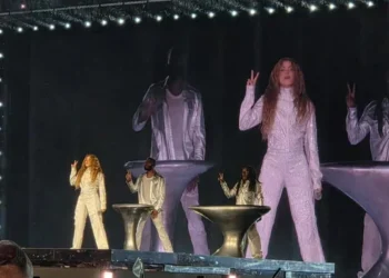 Shakira: a qué hora abren las puertas este lunes y qué pasa con los “naranjitas”