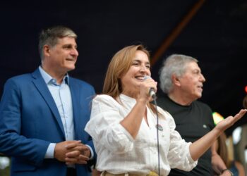 Llaryora, Pullaro y Prunotto encabezaron la apertura del 66° Festival Nacional del Folklore de Cosquín