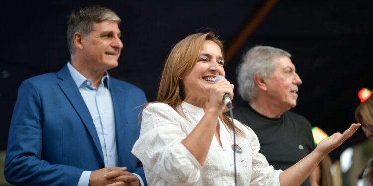 Llaryora, Pullaro y Prunotto encabezaron la apertura del 66° Festival Nacional del Folklore de Cosquín