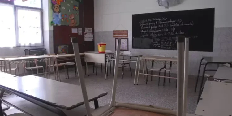 Paro docente en Córdoba: adhieren públicos y privados