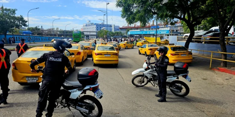 Protesta de taxistas en la Terminal de Córdoba