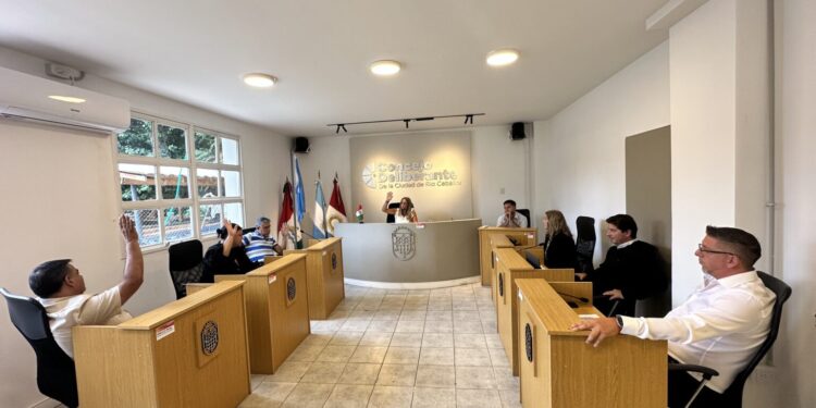 RÍO CEBALLOS: SE APROBÓ UNA ORDENANZA PARA ORDENAR ACTIVIDADES EN LA VÍA PÚBLICA