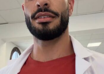 La Calera: Médico denunció que lo echaron del trabajo por tener OnlyFans