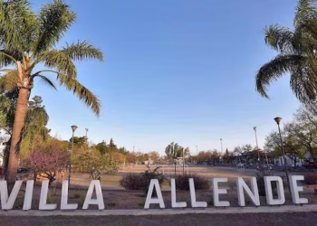 Un motociclista murió tras impactar contra un árbol en Villa Allende