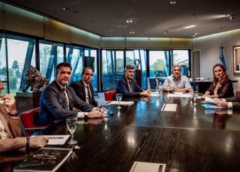 Martín Llaryora reactiva la prohibición de naranjitas ilegales y limpiavidrios en Córdoba