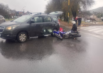 Córdoba: murió un motociclista tras un fuerte choque en el centro de Villa Carlos Paz